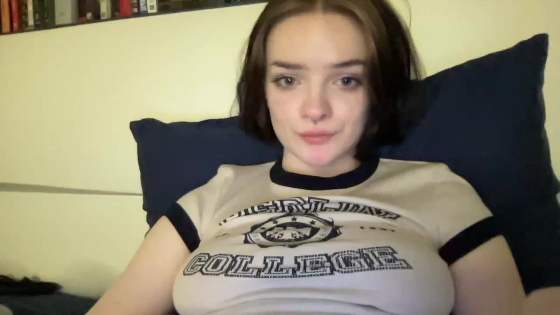 Gallery image thumbnail from CuddlyCloud_'s myfreecams stream on, 02/22/2023, 20:34 image 20 of 20