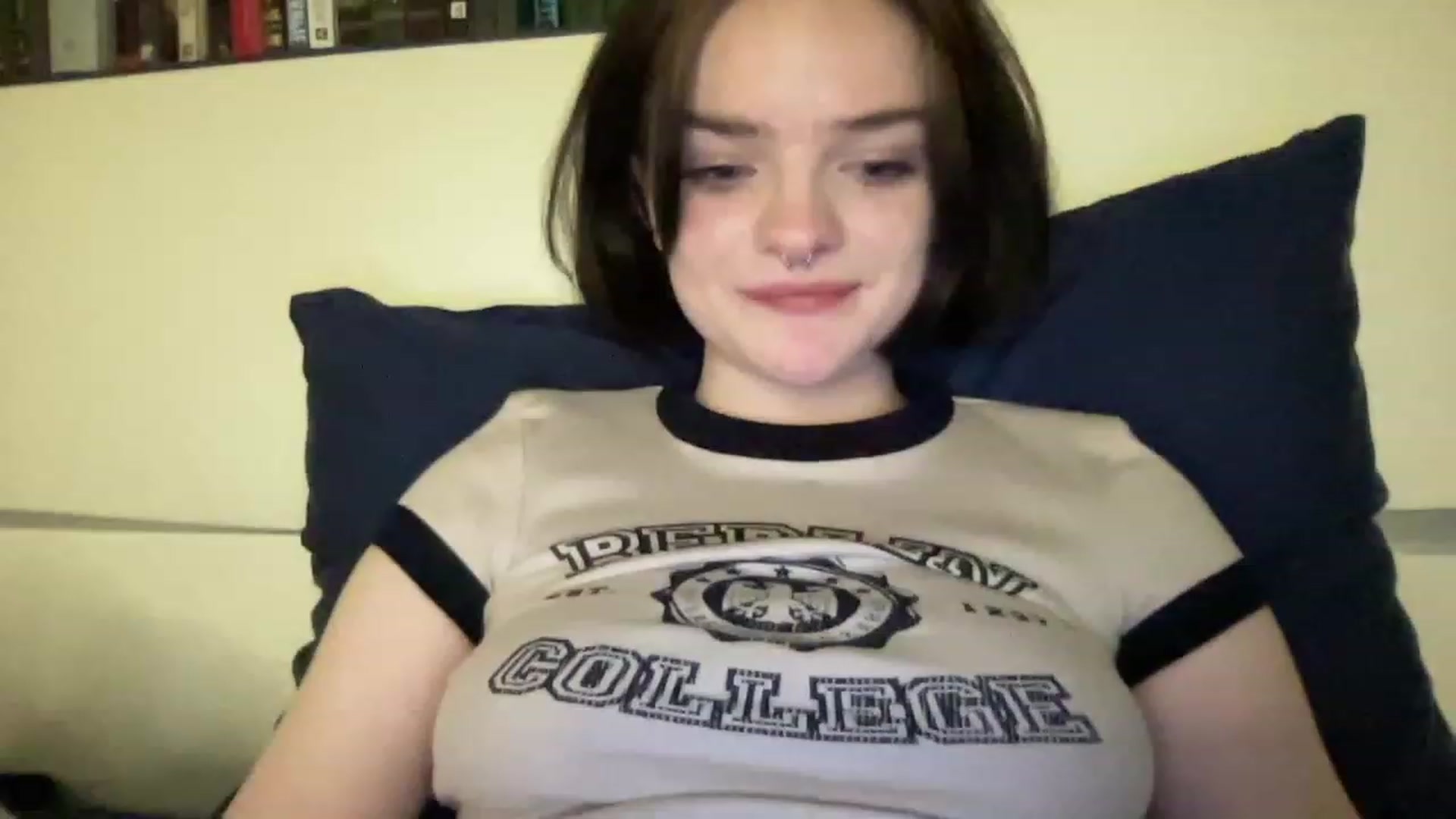 Gallery image thumbnail from CuddlyCloud_'s myfreecams stream on, 02/22/2023, 20:34 image 12 of 20