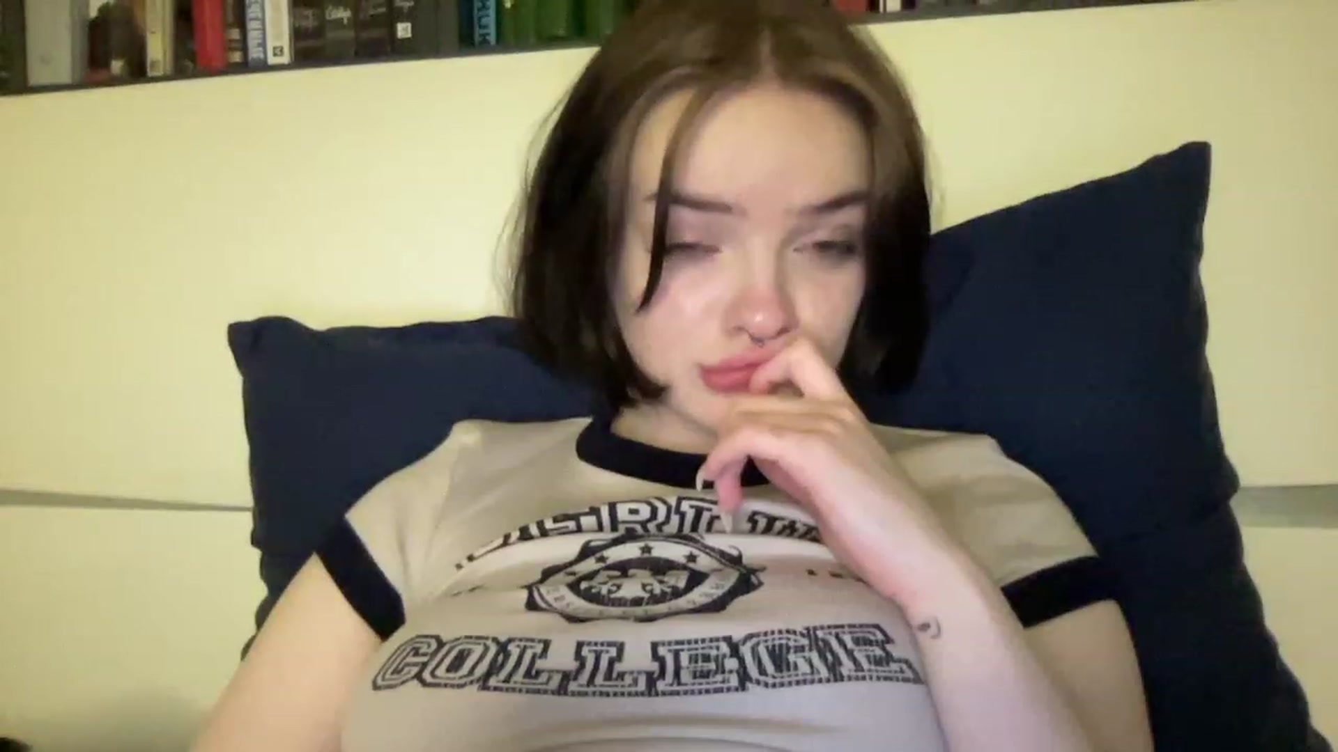 Gallery image thumbnail from CuddlyCloud_'s myfreecams stream on, 02/22/2023, 20:34 image 17 of 20