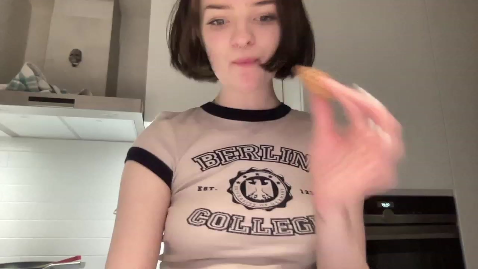 Gallery image thumbnail from CuddlyCloud_'s myfreecams stream on, 02/22/2023, 20:34 image 4 of 20