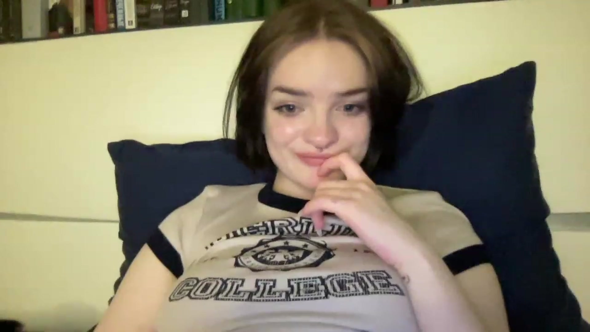 Gallery image thumbnail from CuddlyCloud_'s myfreecams stream on, 02/22/2023, 20:34 image 18 of 20