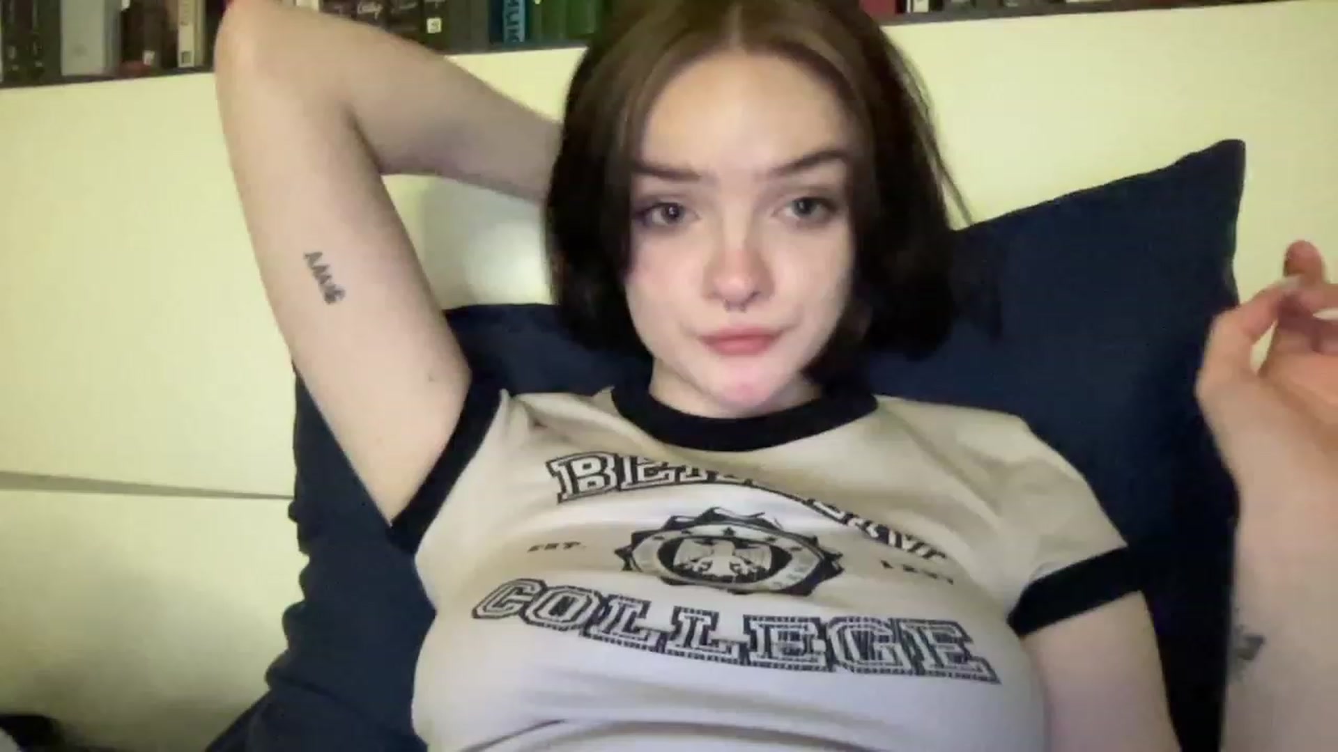 Gallery image thumbnail from CuddlyCloud_'s myfreecams stream on, 02/22/2023, 20:34 image 13 of 20