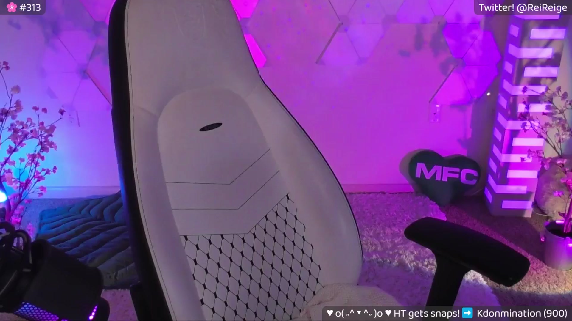 Gallery image thumbnail from CumShow's myfreecams stream on, 05/12/2024, 14:13 image 2 of 20