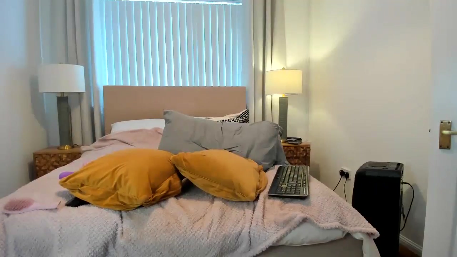 Gallery image thumbnail from Cummycamila's myfreecams stream on, 07/15/2024, 15:24 image 3 of 20