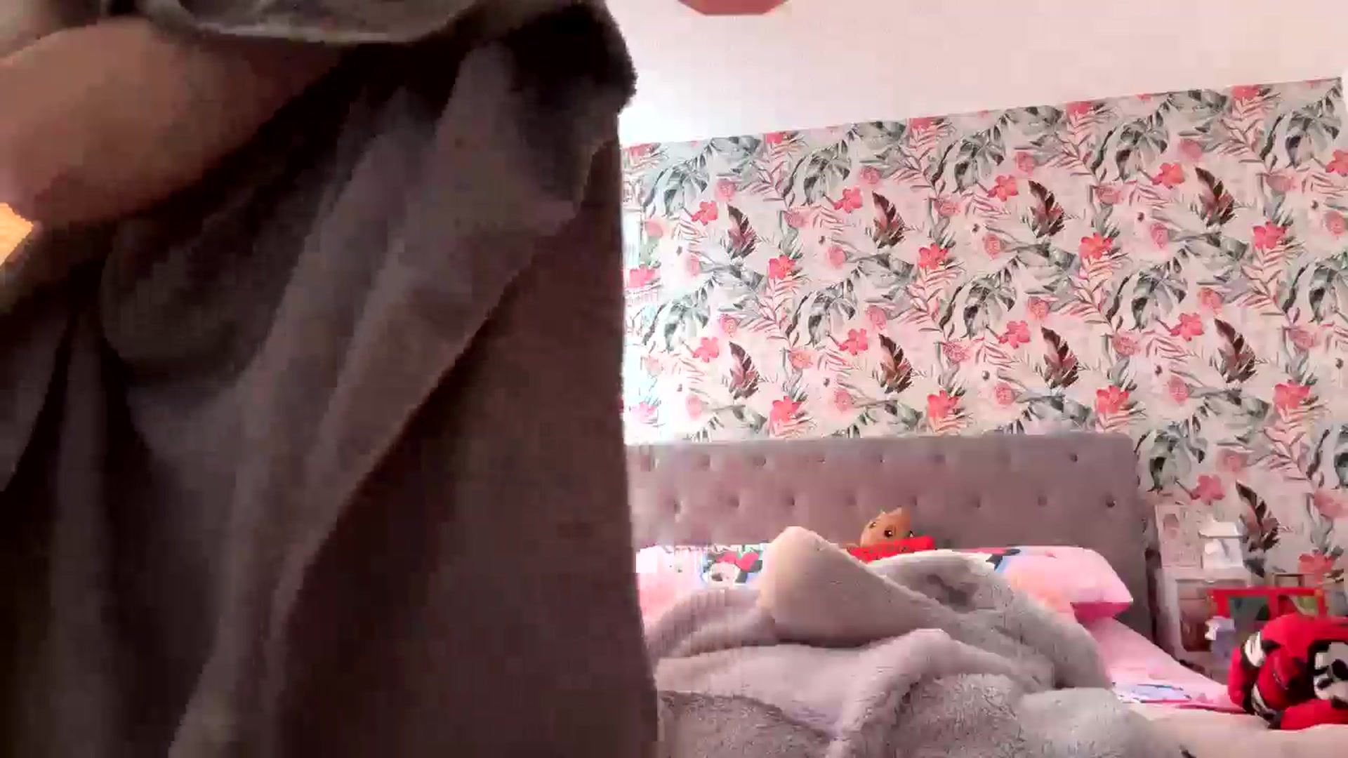 Gallery image thumbnail from Cupcake93's myfreecams stream on, 10/04/2024, 12:29 image 7 of 20