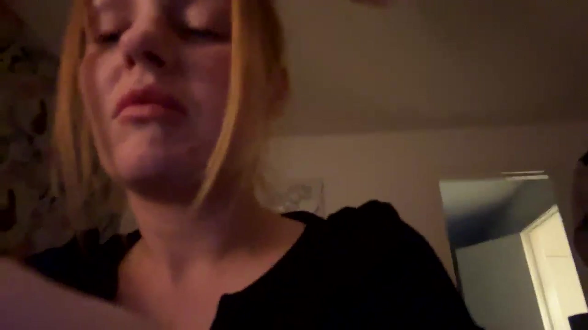 Gallery image thumbnail from Cupcake93's myfreecams stream on, 11/18/2024, 16:53 image 16 of 20