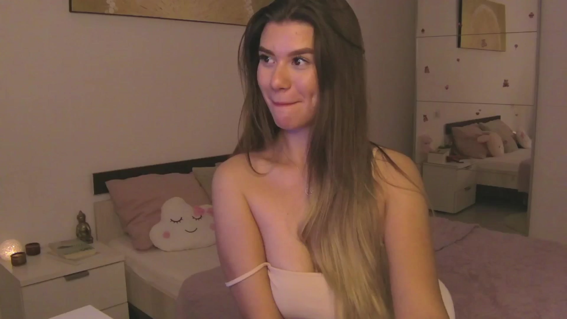 Gallery image thumbnail from CupcakeStare's myfreecams stream on, 08/15/2025, 19:43 image 8 of 20