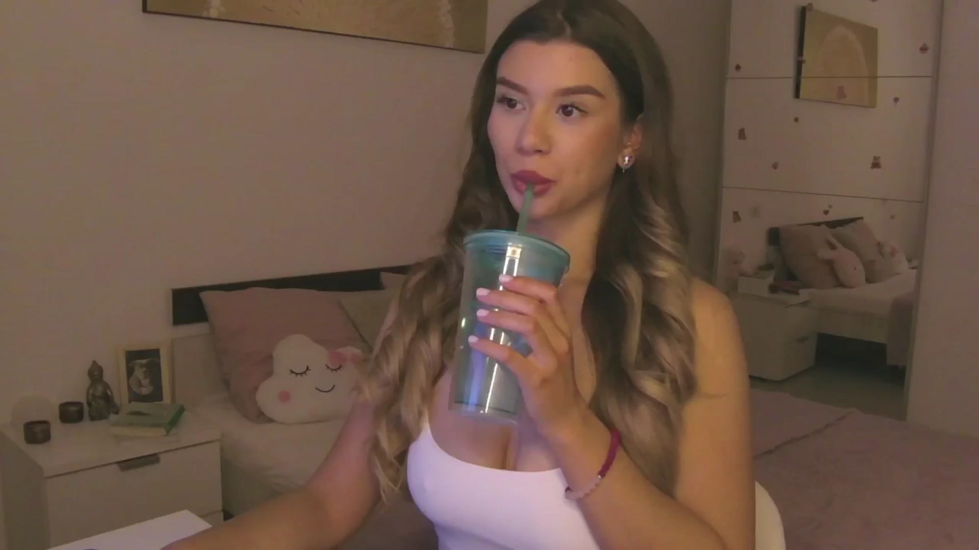 Gallery image thumbnail from CupcakeStare's myfreecams stream on, 08/20/2025, 18:28 image 1 of 20