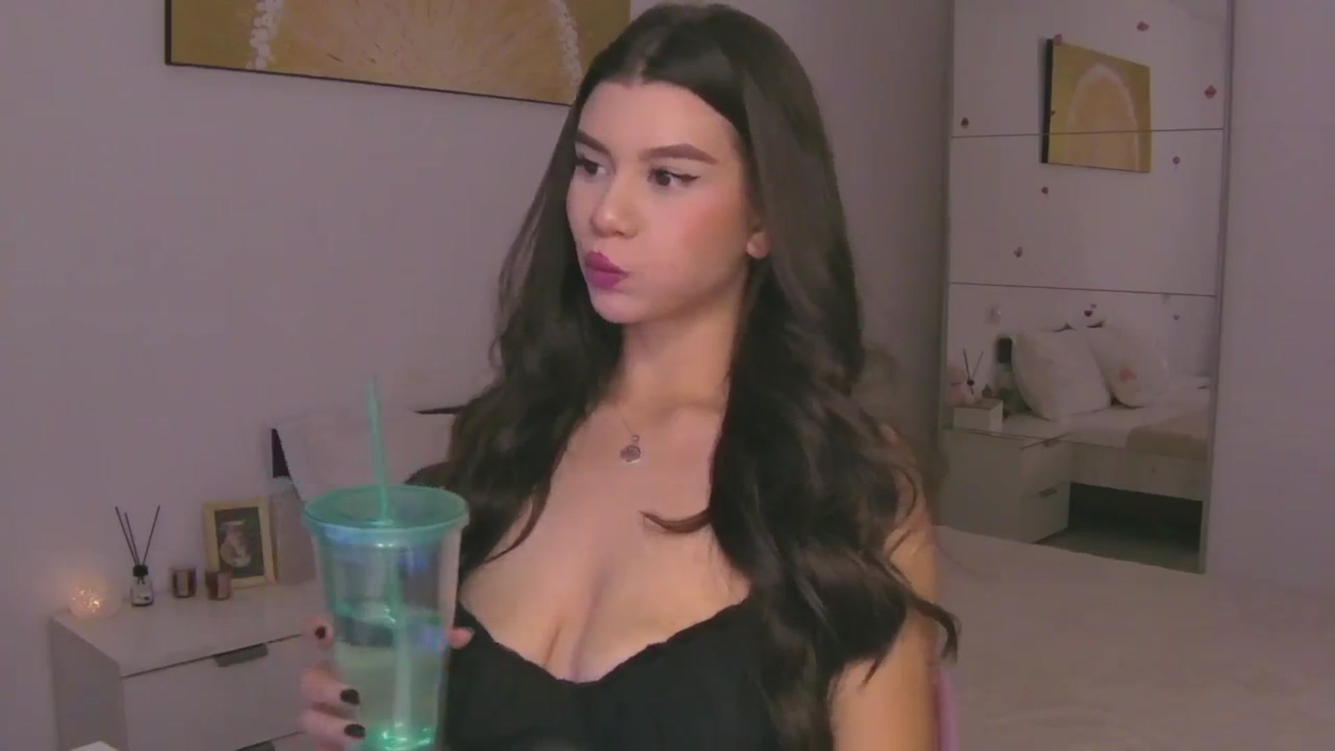 Gallery image thumbnail from CupcakeStare's myfreecams stream on, 11/07/2025, 19:49 image 3 of 20