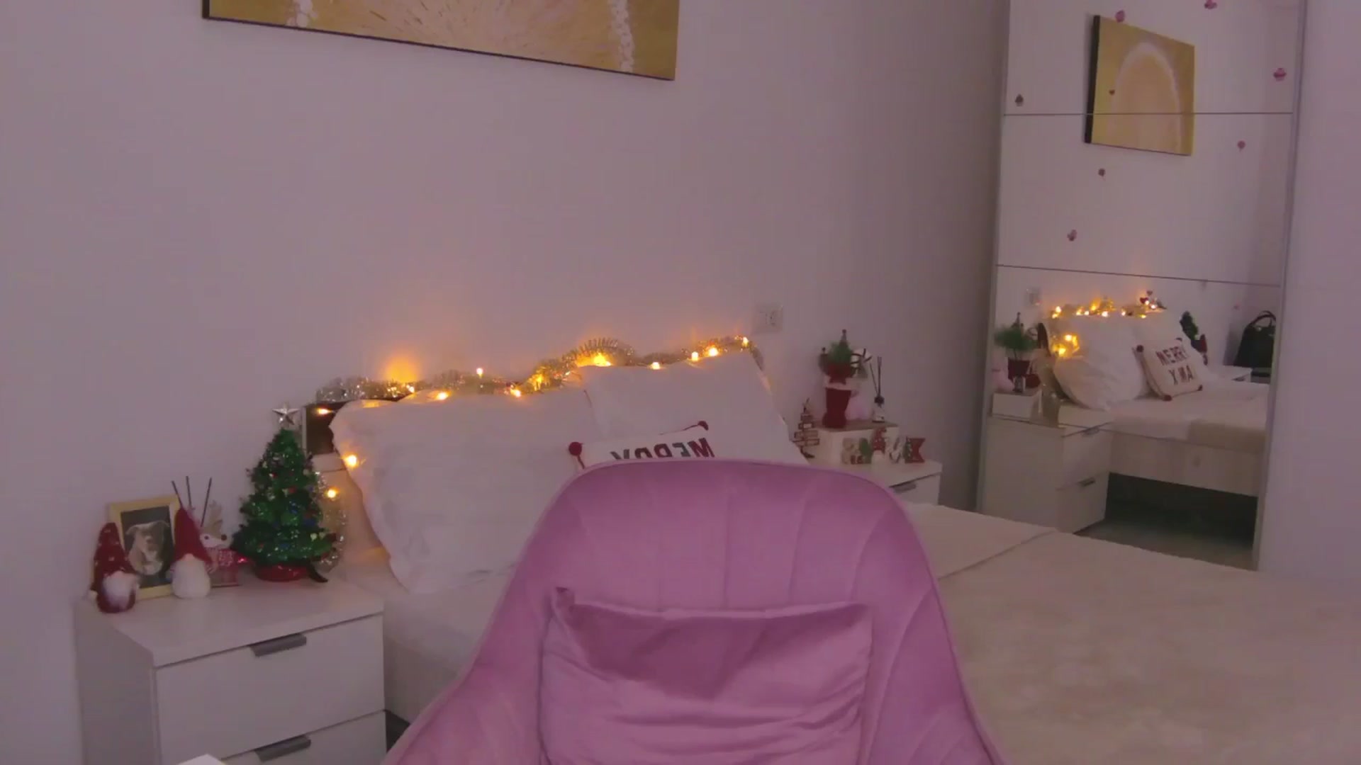 Gallery image thumbnail from CupcakeStare's myfreecams stream on, 11/18/2025, 20:59 image 19 of 20