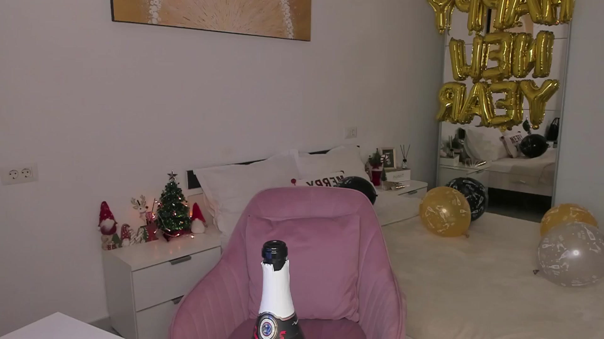Gallery image thumbnail from CupcakeStare's myfreecams stream on, 01/01/2026, 02:29 image 17 of 20