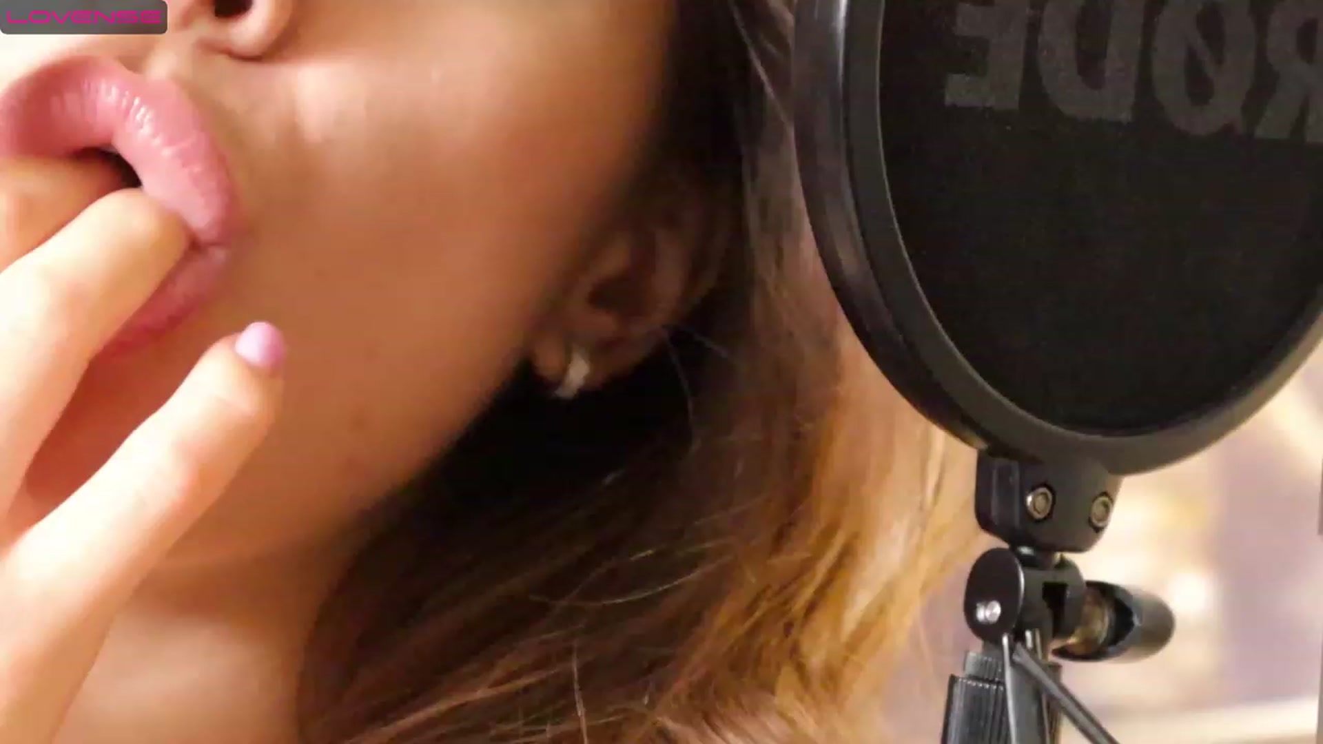 Gallery image thumbnail from Cupidonchik's myfreecams stream on, 11/27/2022, 18:34 image 17 of 20