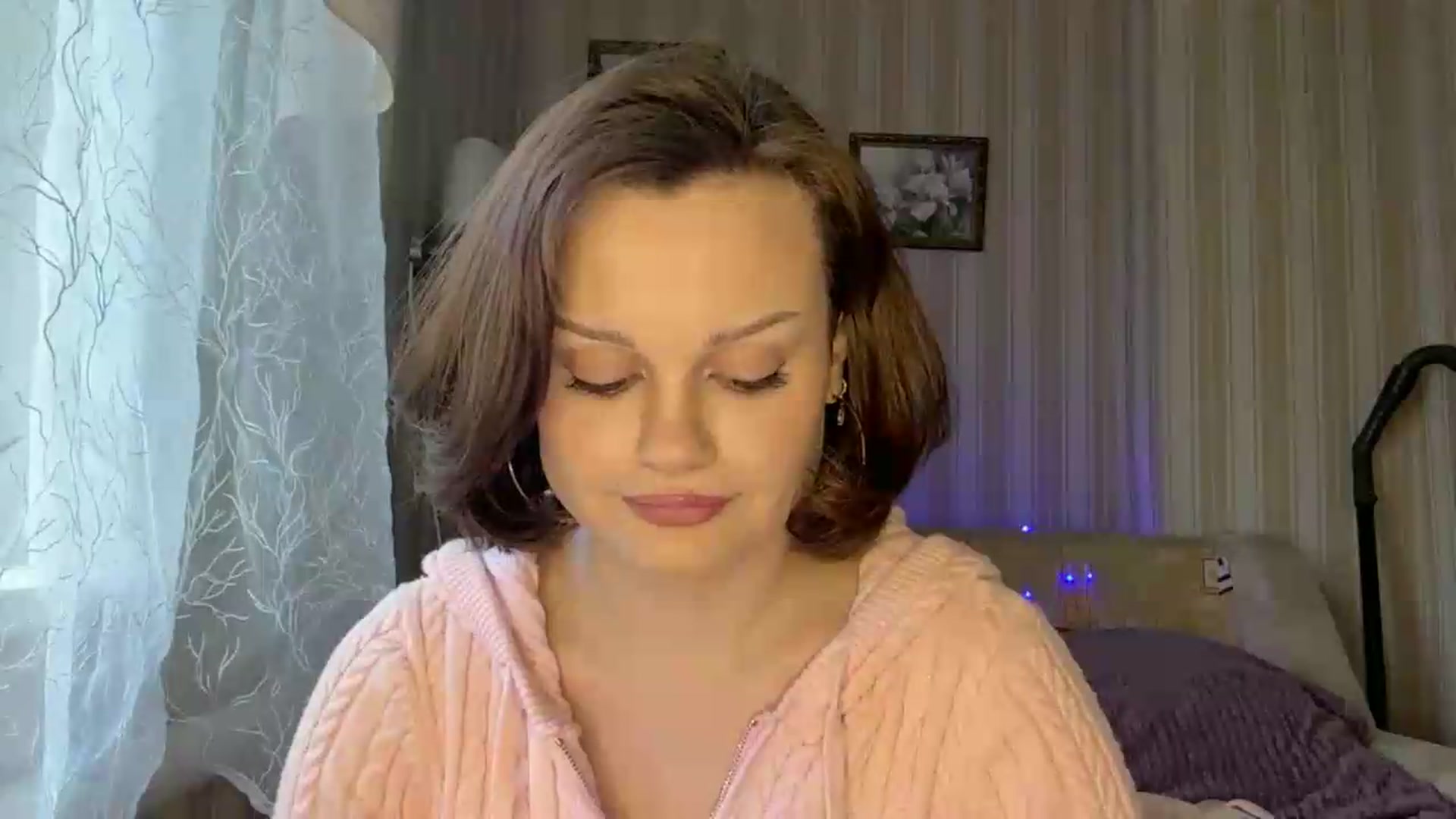 Gallery image thumbnail from Cure_me's myfreecams stream on, 05/26/2026, 13:24 image 17 of 20
