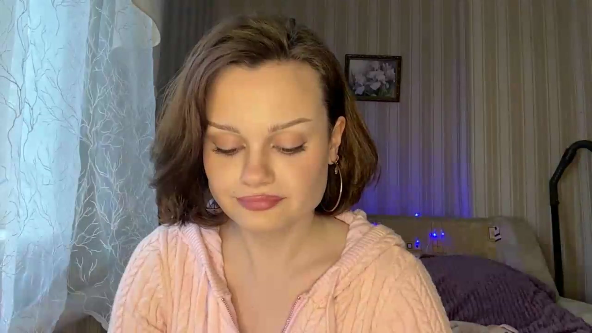 Gallery image thumbnail from Cure_me's myfreecams stream on, 05/26/2026, 13:24 image 8 of 20