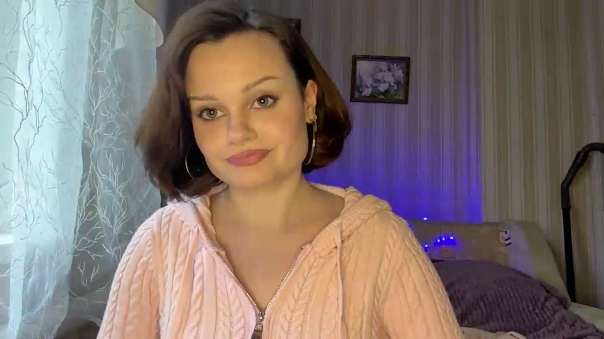 Gallery image thumbnail from Cure_me's myfreecams stream on, 05/26/2026, 13:24 image 18 of 20