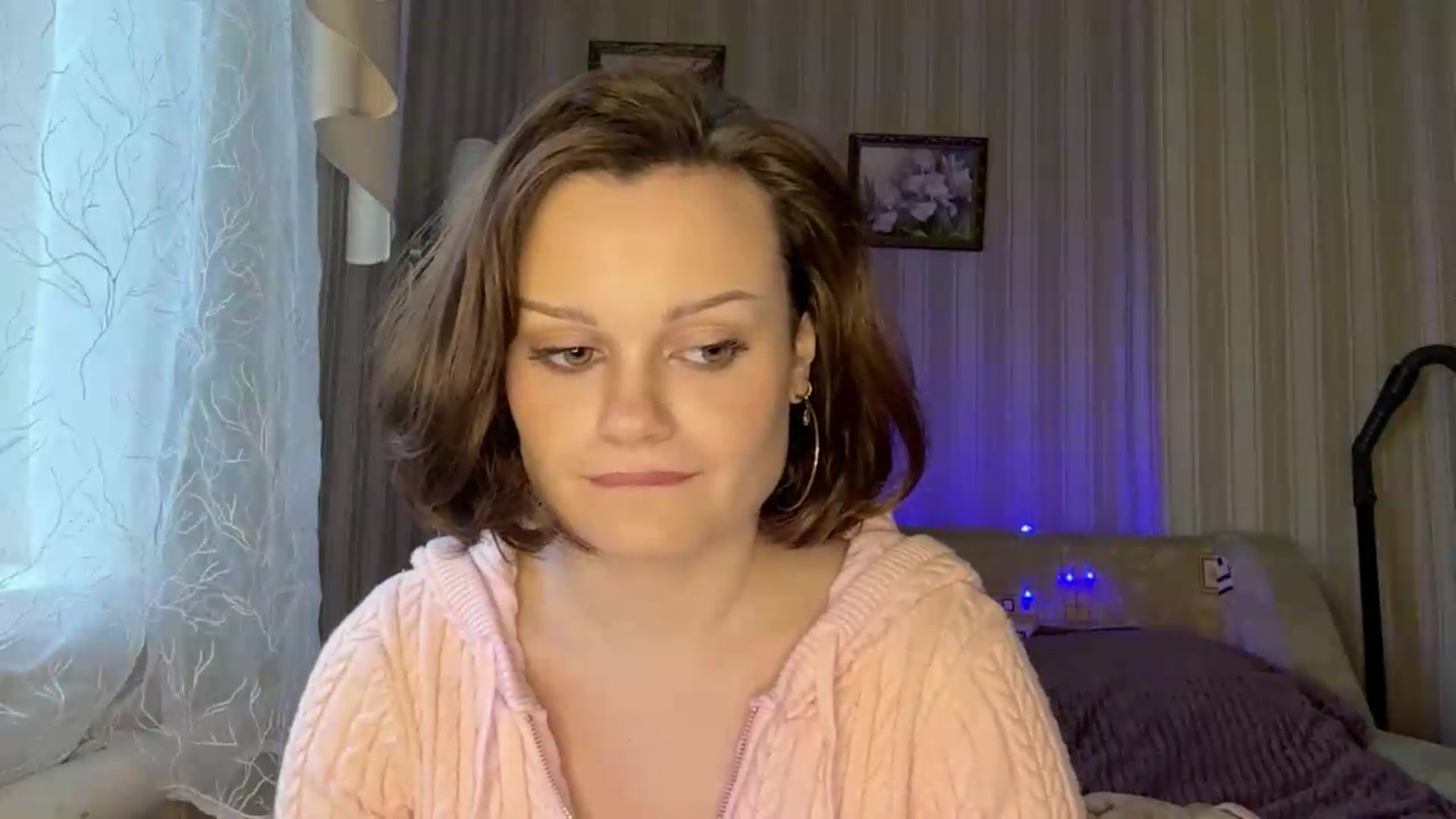 Gallery image thumbnail from Cure_me's myfreecams stream on, 05/26/2026, 14:02 image 17 of 20