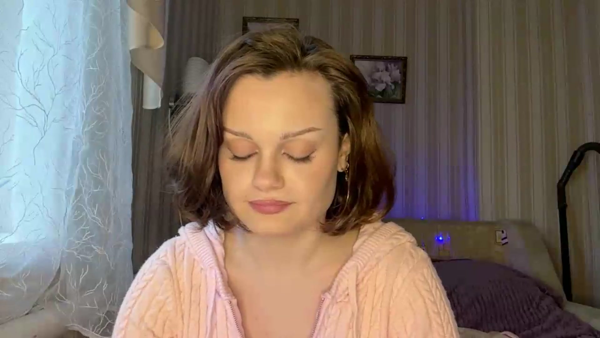 Gallery image thumbnail from Cure_me's myfreecams stream on, 05/26/2026, 14:02 image 19 of 20