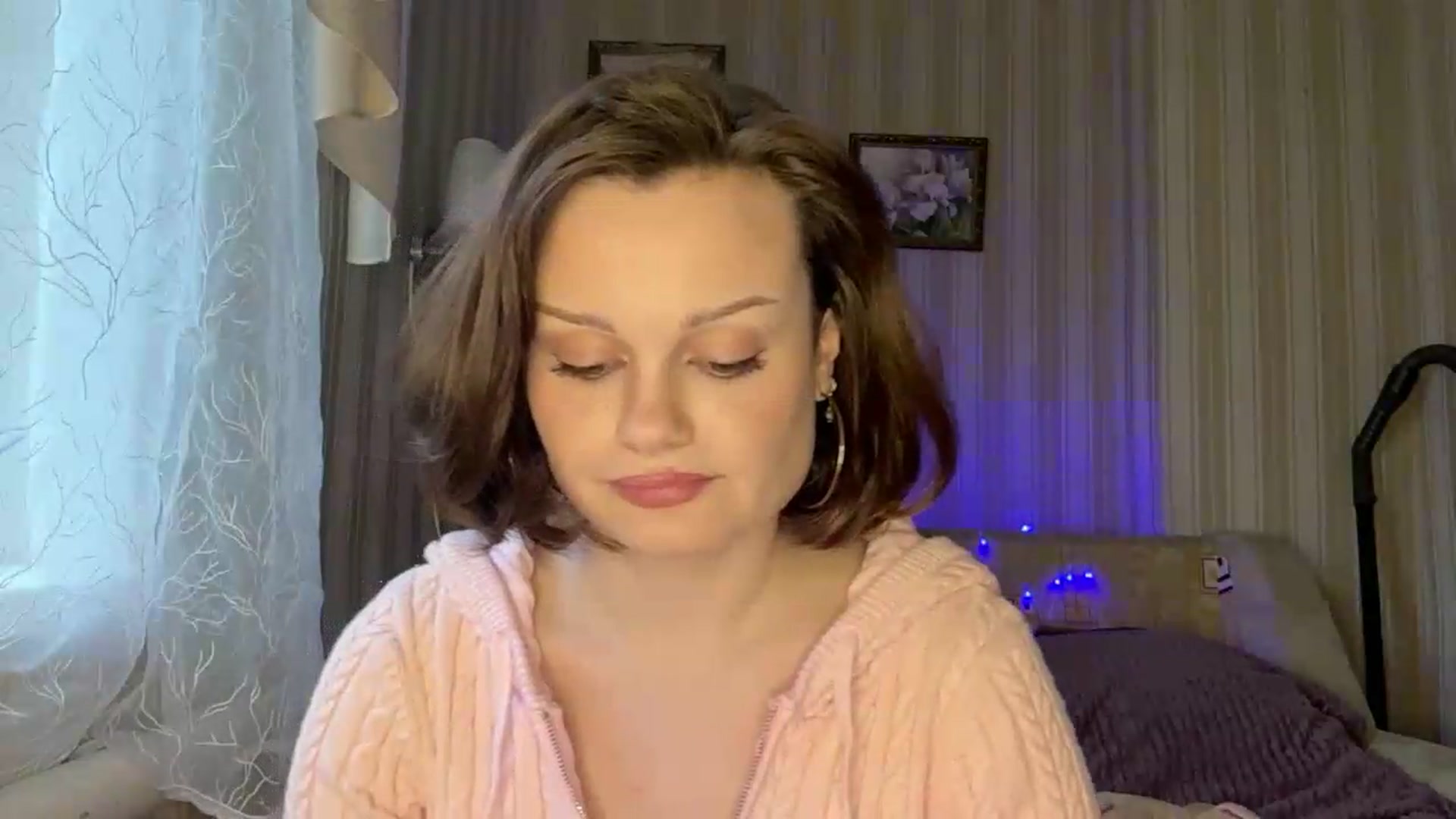Gallery image thumbnail from Cure_me's myfreecams stream on, 05/26/2026, 14:02 image 16 of 20