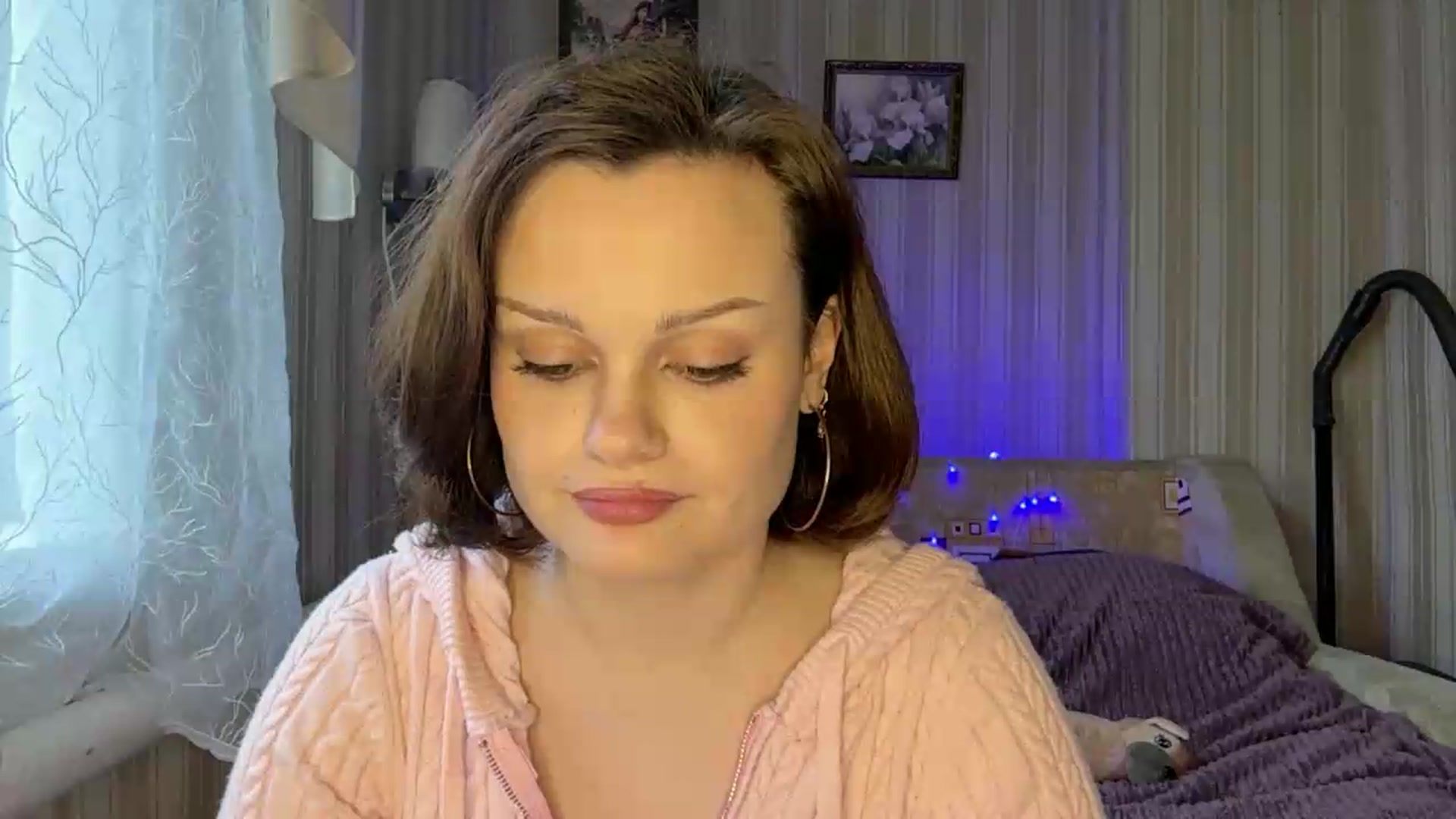 Gallery image thumbnail from Cure_me's myfreecams stream on, 05/26/2026, 15:08 image 6 of 20