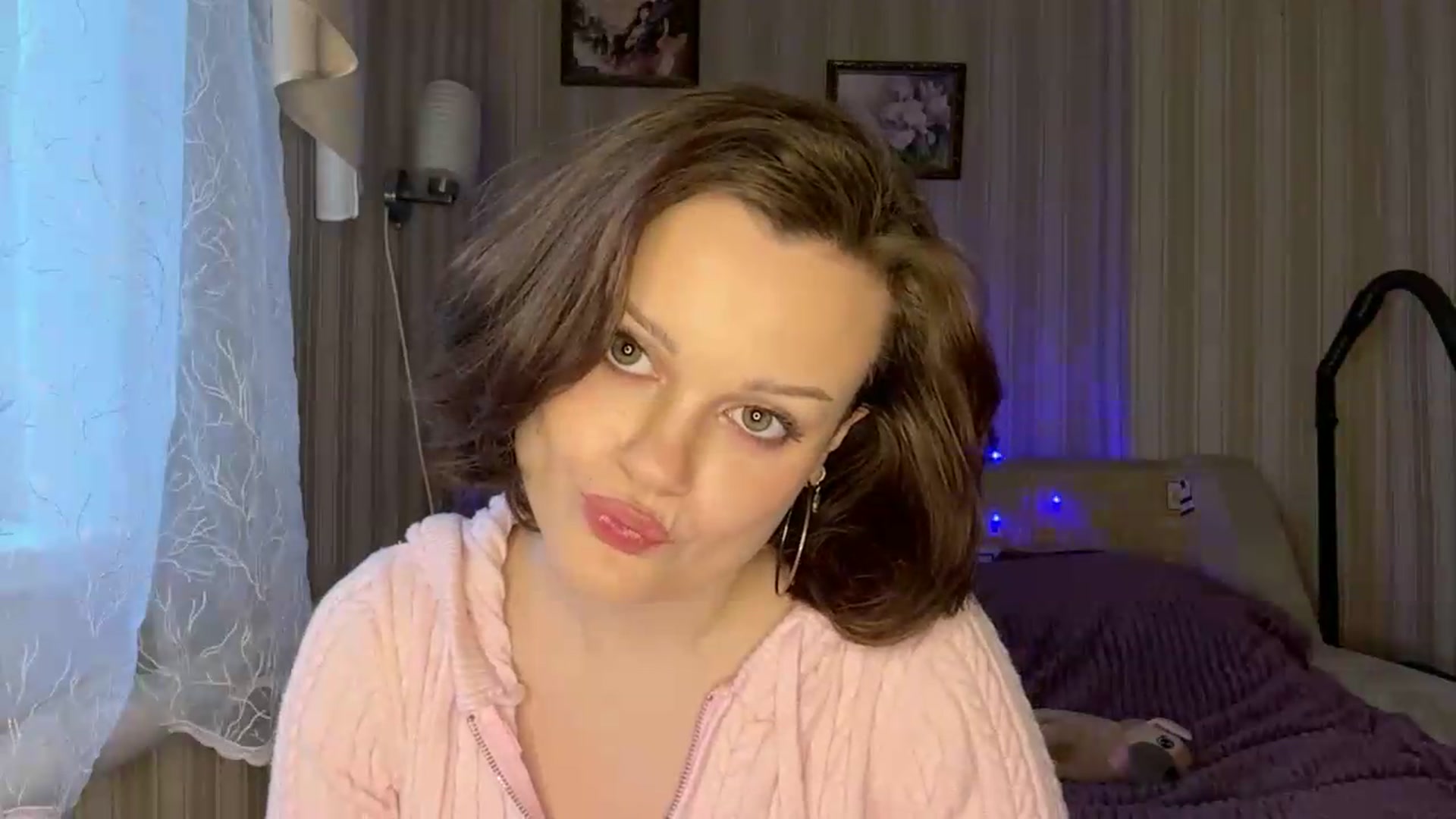 Gallery image thumbnail from Cure_me's myfreecams stream on, 05/26/2026, 15:08 image 16 of 20