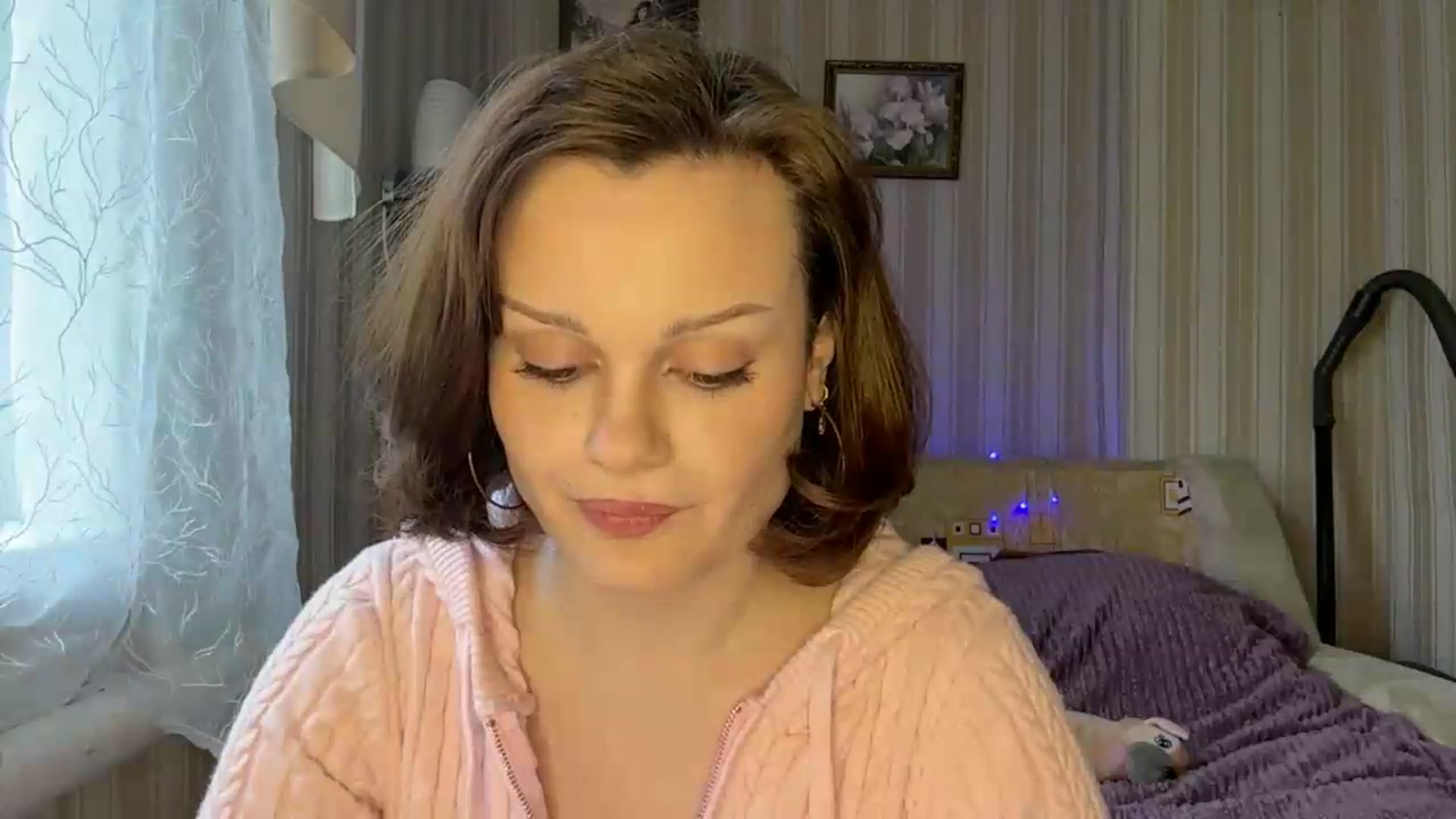Gallery image thumbnail from Cure_me's myfreecams stream on, 05/26/2026, 15:08 image 3 of 20