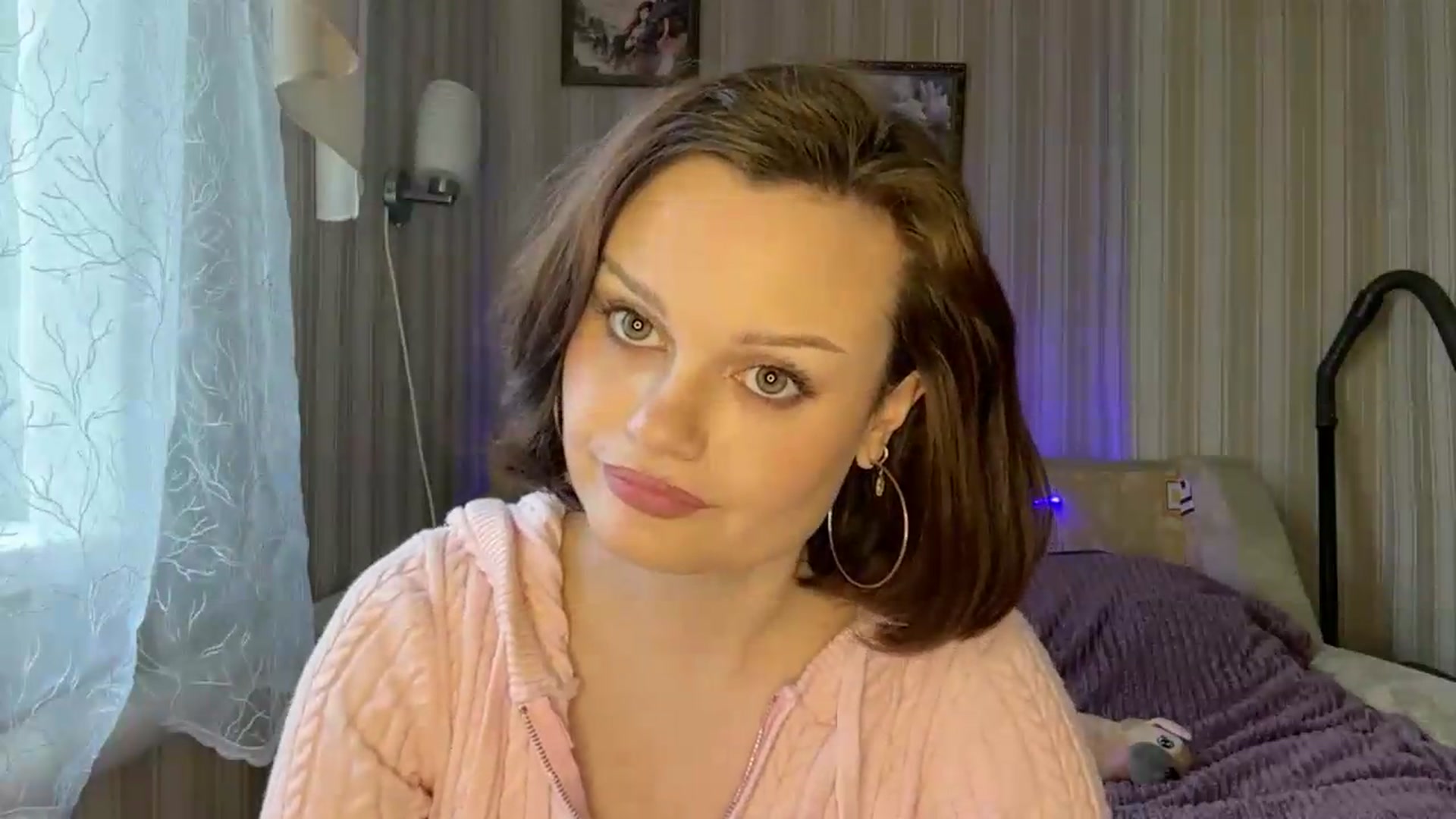 Gallery image thumbnail from Cure_me's myfreecams stream on, 05/26/2026, 15:08 image 9 of 20