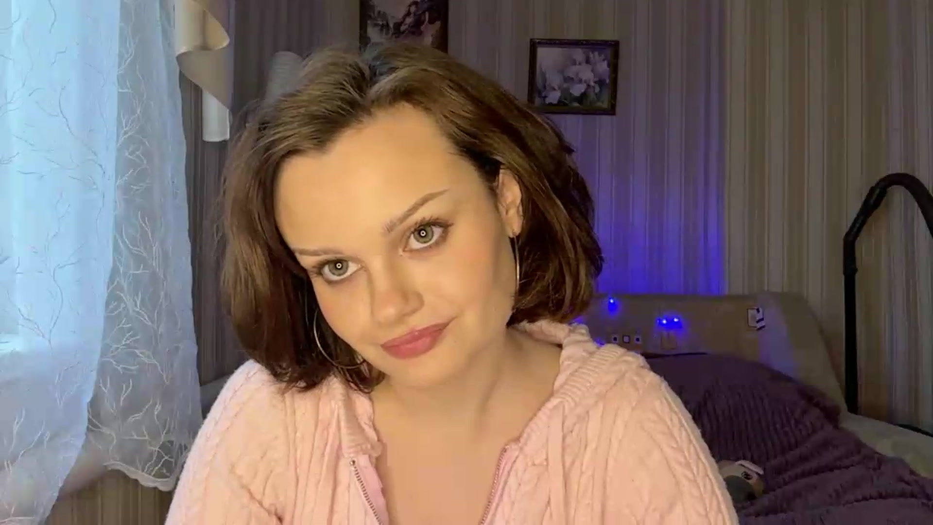Gallery image thumbnail from Cure_me's myfreecams stream on, 05/26/2026, 15:08 image 14 of 20