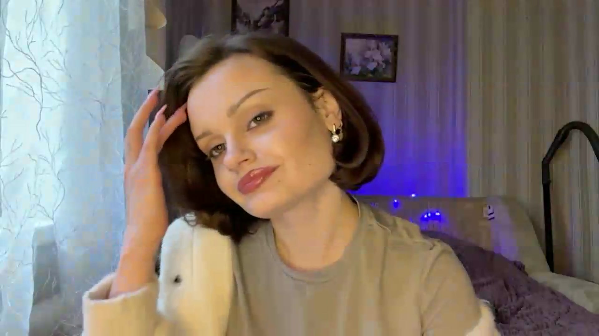 Gallery image thumbnail from Cure_me's myfreecams stream on, 05/28/2026, 15:26 image 11 of 20