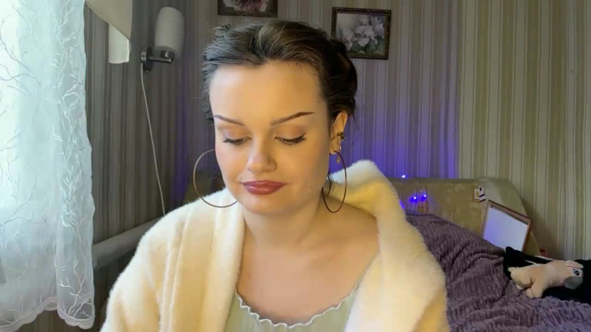 Gallery image thumbnail from Cure_me's myfreecams stream on, 06/01/2026, 13:04 image 17 of 20