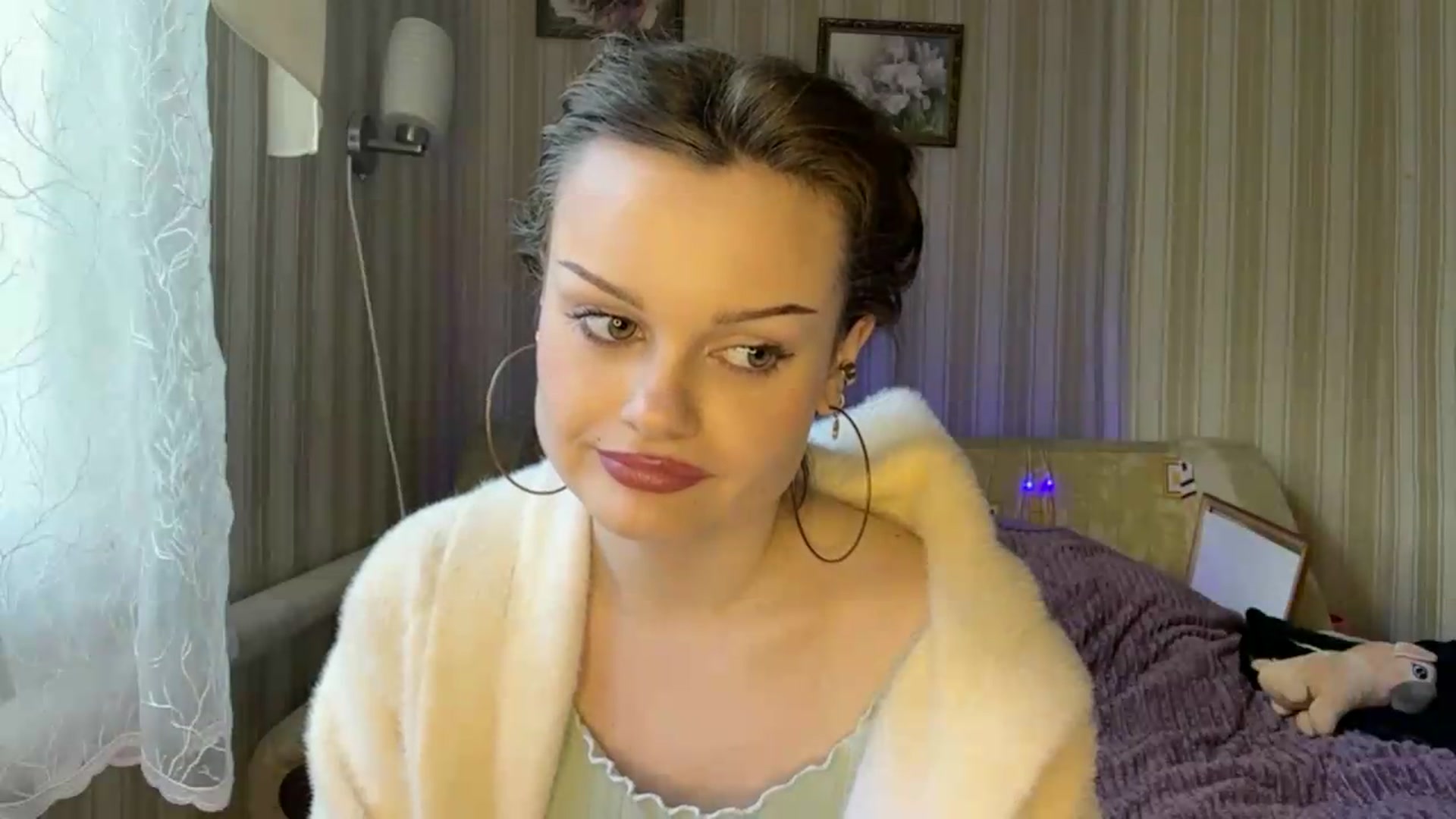 Gallery image thumbnail from Cure_me's myfreecams stream on, 06/01/2026, 13:04 image 15 of 20