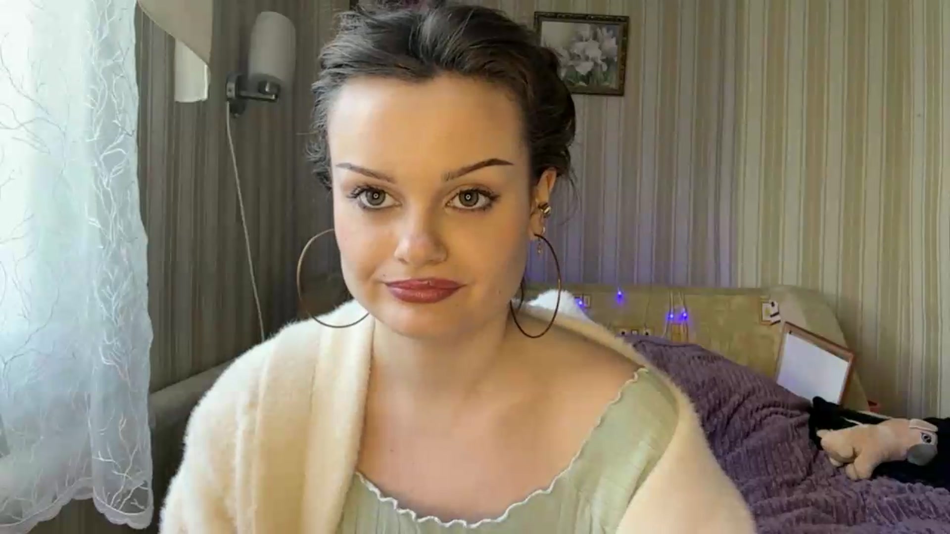 Gallery image thumbnail from Cure_me's myfreecams stream on, 06/01/2026, 13:04 image 2 of 20