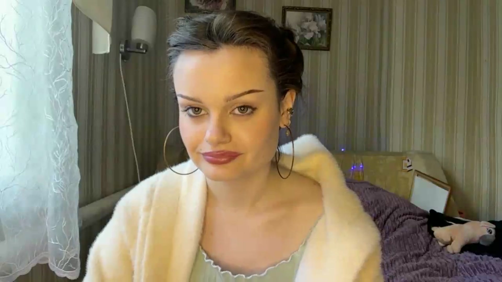 Gallery image thumbnail from Cure_me's myfreecams stream on, 06/01/2026, 13:04 image 16 of 20
