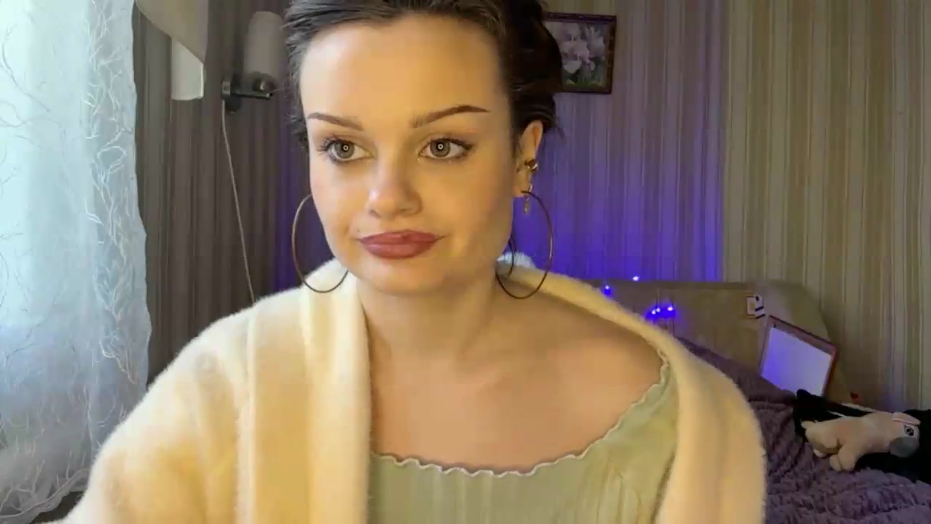 Gallery image thumbnail from Cure_me's myfreecams stream on, 06/01/2026, 14:21 image 16 of 20