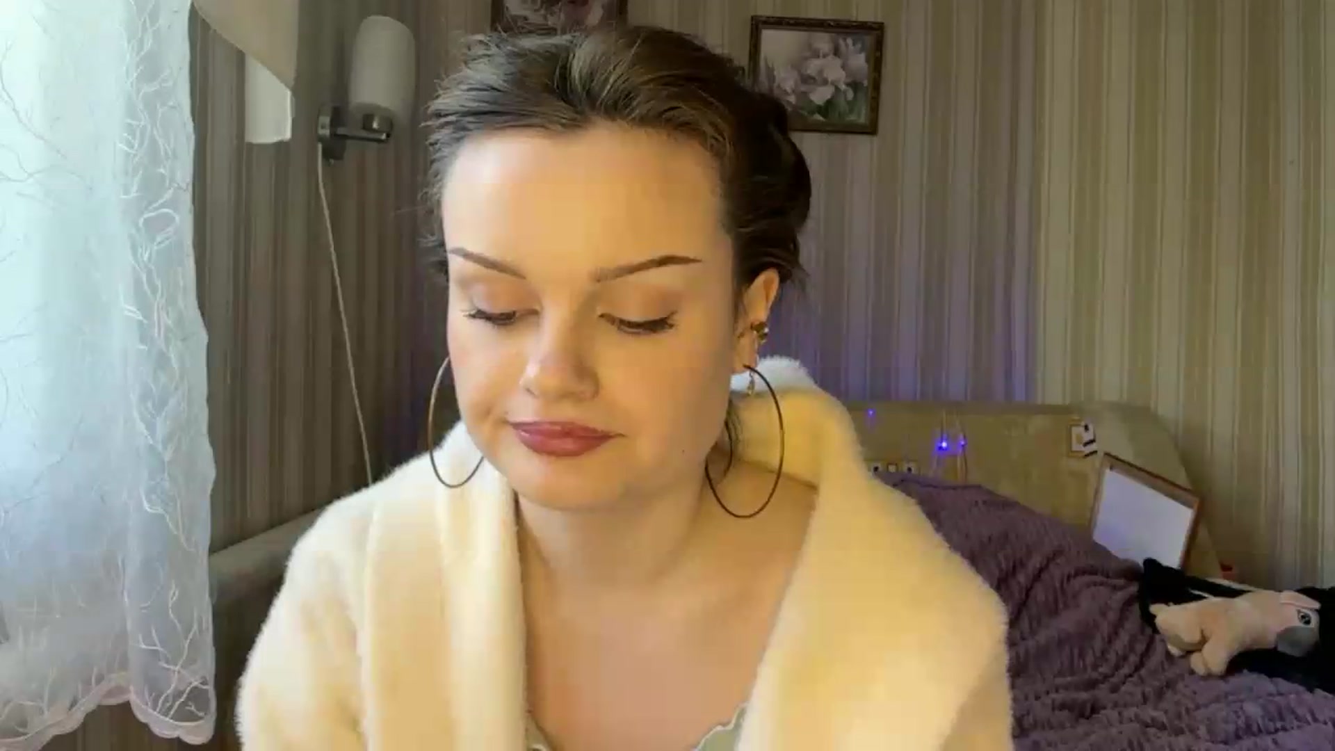 Gallery image thumbnail from Cure_me's myfreecams stream on, 06/01/2026, 14:21 image 8 of 20