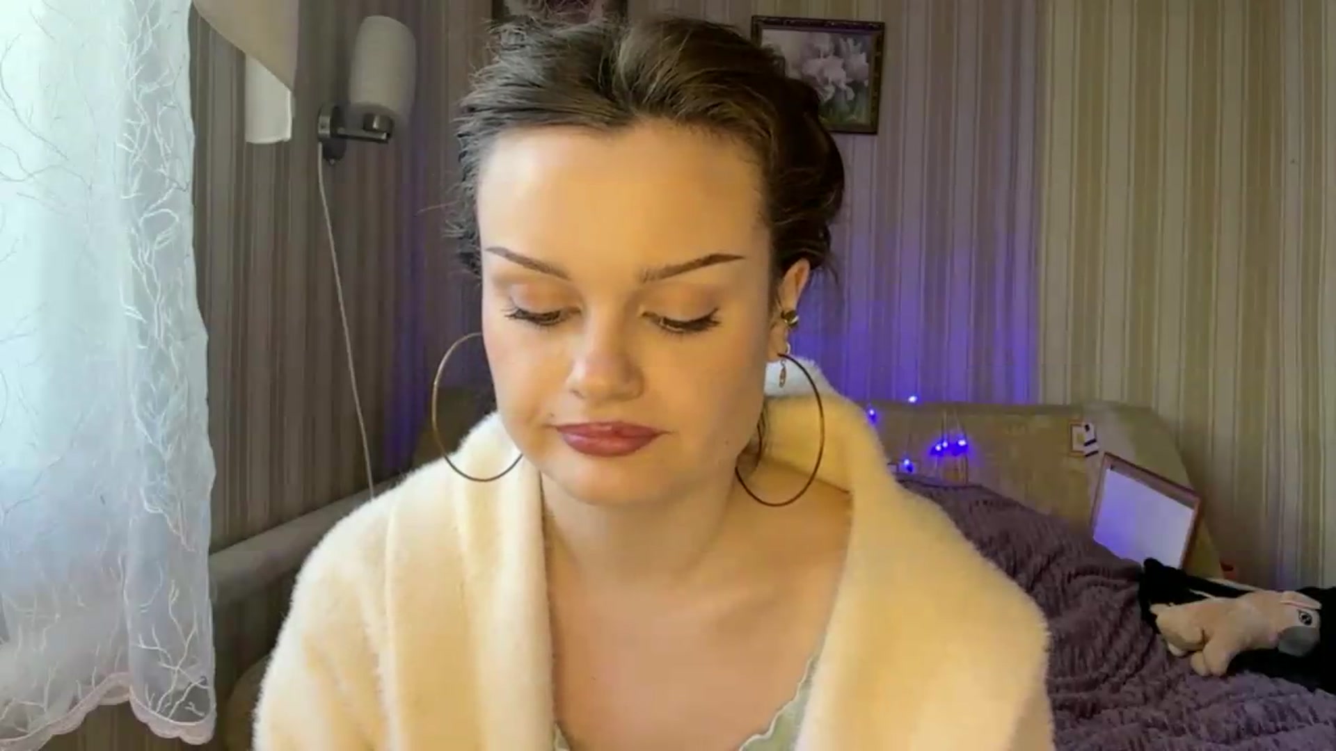 Gallery image thumbnail from Cure_me's myfreecams stream on, 06/01/2026, 14:21 image 5 of 20