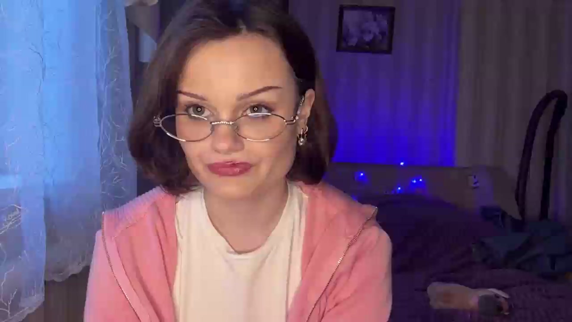 Gallery image thumbnail from Cure_me's myfreecams stream on, 06/02/2026, 17:27 image 1 of 20