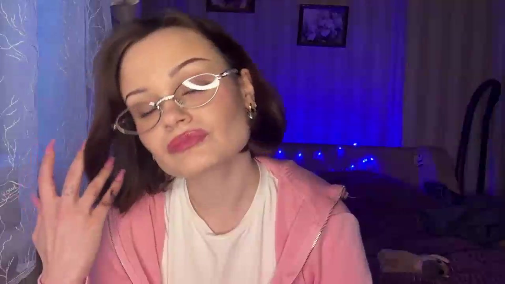 Gallery image thumbnail from Cure_me's myfreecams stream on, 06/02/2026, 17:27 image 17 of 20