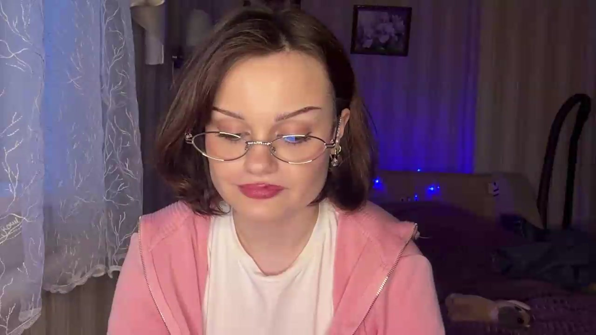 Gallery image thumbnail from Cure_me's myfreecams stream on, 06/02/2026, 17:27 image 19 of 20