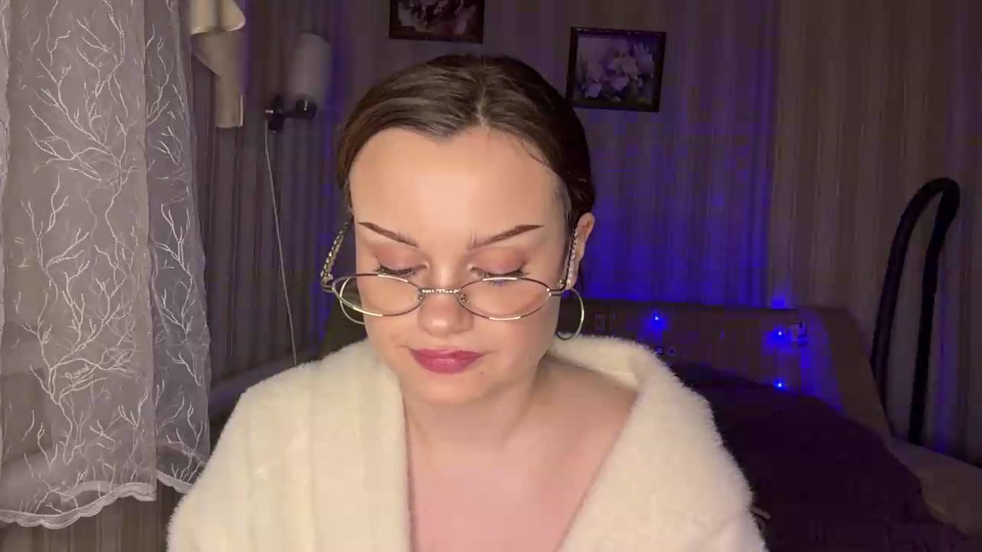 Gallery image thumbnail from Cure_me's myfreecams stream on, 06/04/2026, 18:29 image 11 of 20