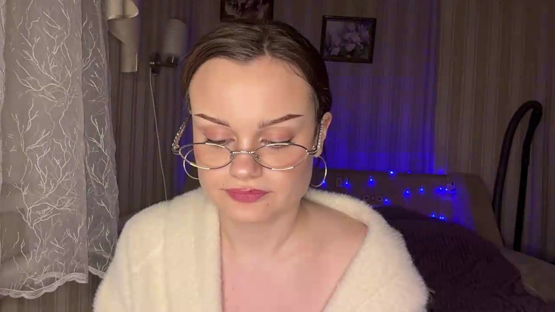 Gallery image thumbnail from Cure_me's myfreecams stream on, 06/04/2026, 18:29 image 3 of 20