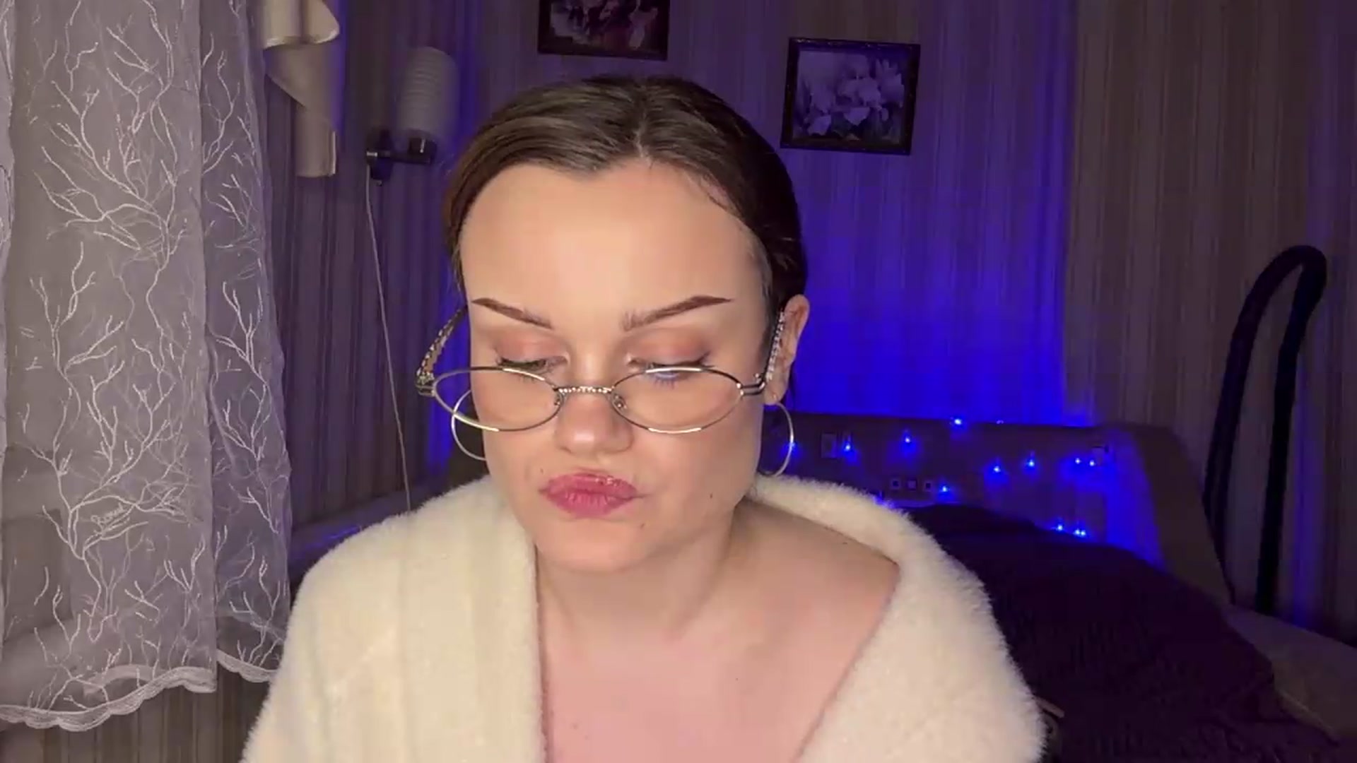 Gallery image thumbnail from Cure_me's myfreecams stream on, 06/04/2026, 18:29 image 8 of 20