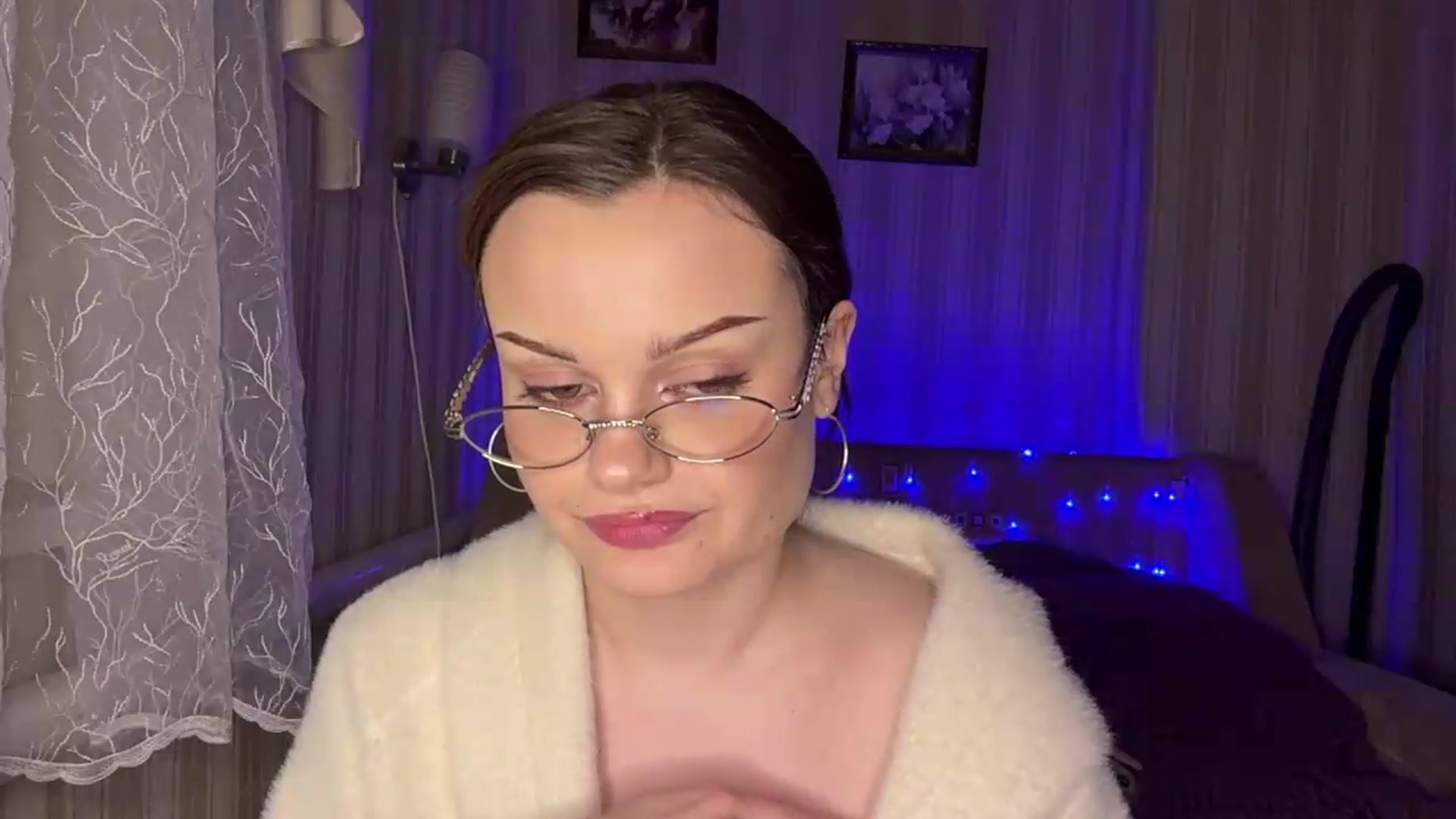 Gallery image thumbnail from Cure_me's myfreecams stream on, 06/04/2026, 18:29 image 13 of 20