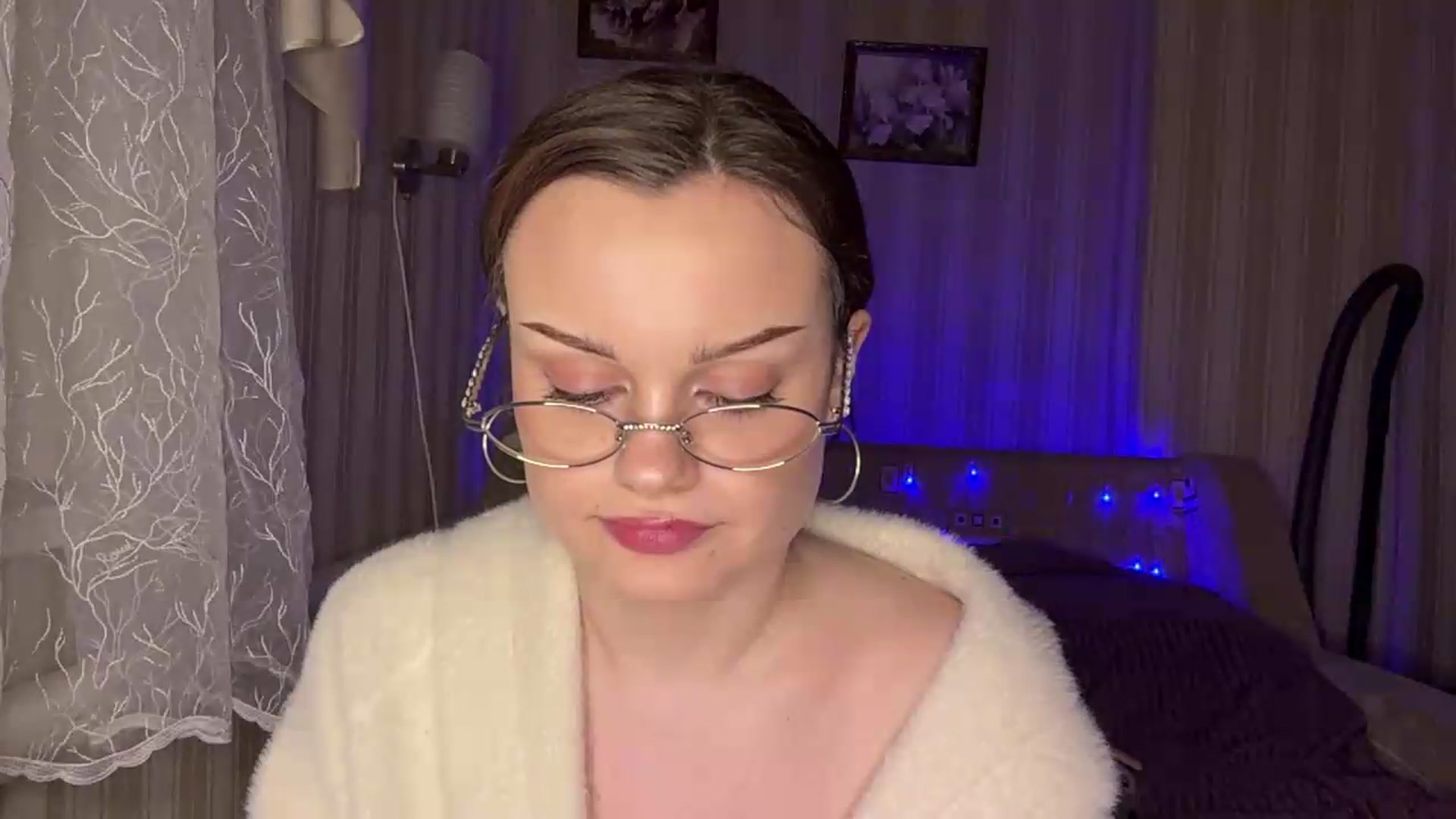 Gallery image thumbnail from Cure_me's myfreecams stream on, 06/04/2026, 18:29 image 5 of 20