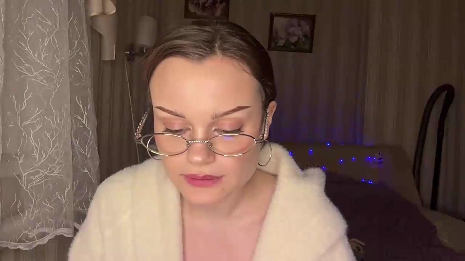 Gallery image thumbnail from Cure_me's myfreecams stream on, 06/04/2026, 18:29 image 19 of 20