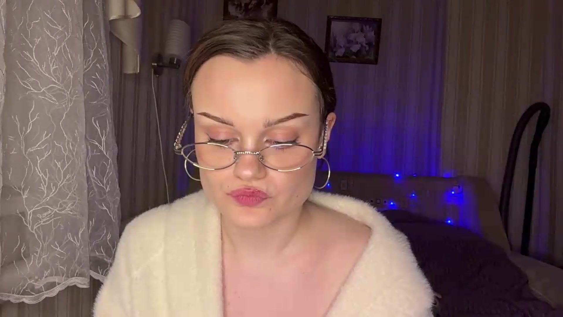 Gallery image thumbnail from Cure_me's myfreecams stream on, 06/04/2026, 18:29 image 2 of 20