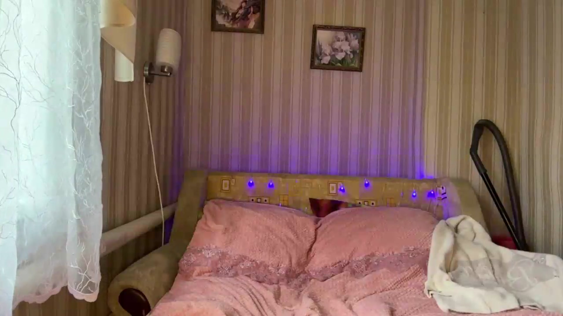 Gallery image thumbnail from Cure_me's myfreecams stream on, 06/09/2026, 15:28 image 17 of 20