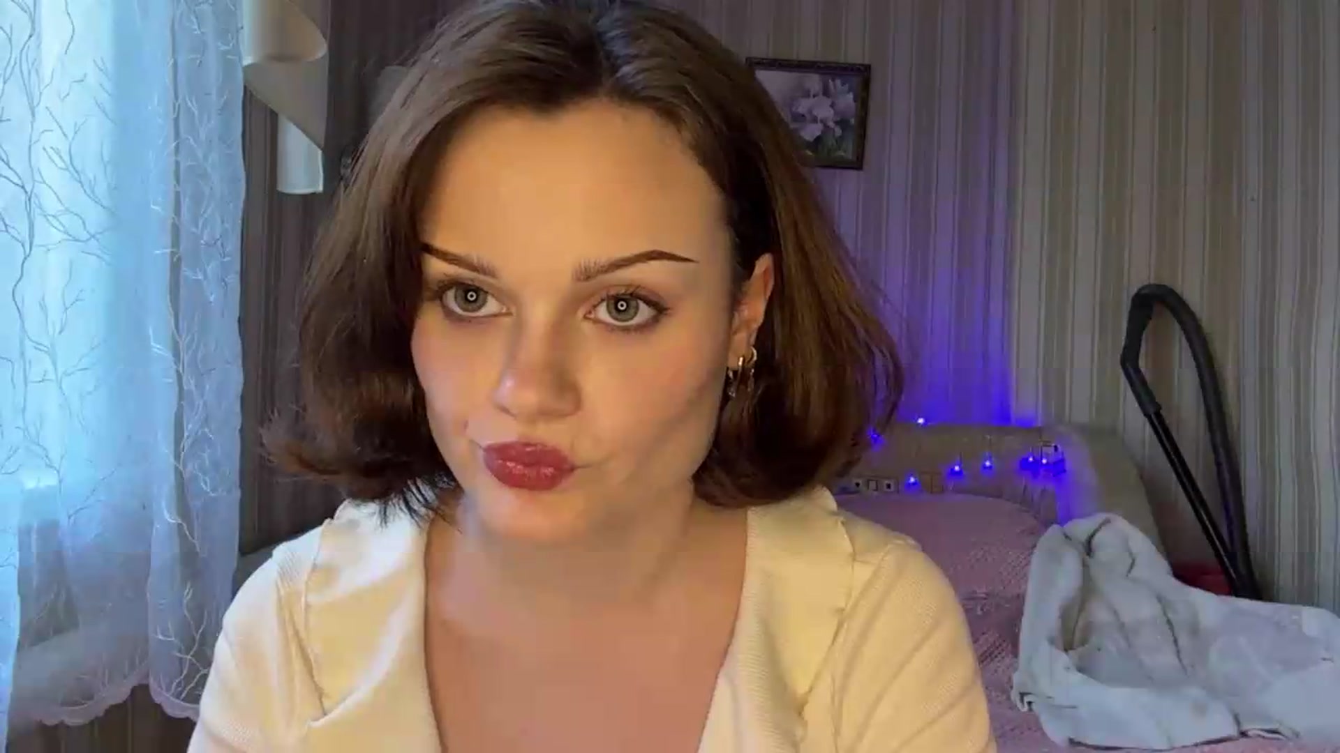 Gallery image thumbnail from Cure_me's myfreecams stream on, 06/09/2026, 15:28 image 10 of 20