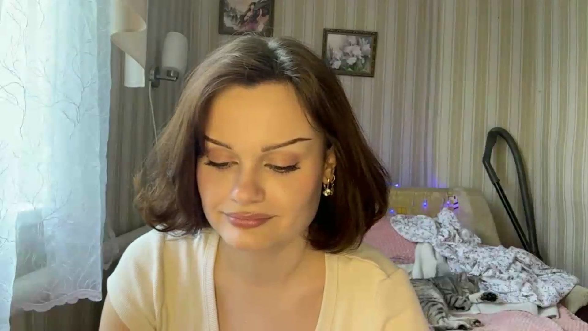 Gallery image thumbnail from Cure_me's myfreecams stream on, 06/11/2026, 11:28 image 4 of 20