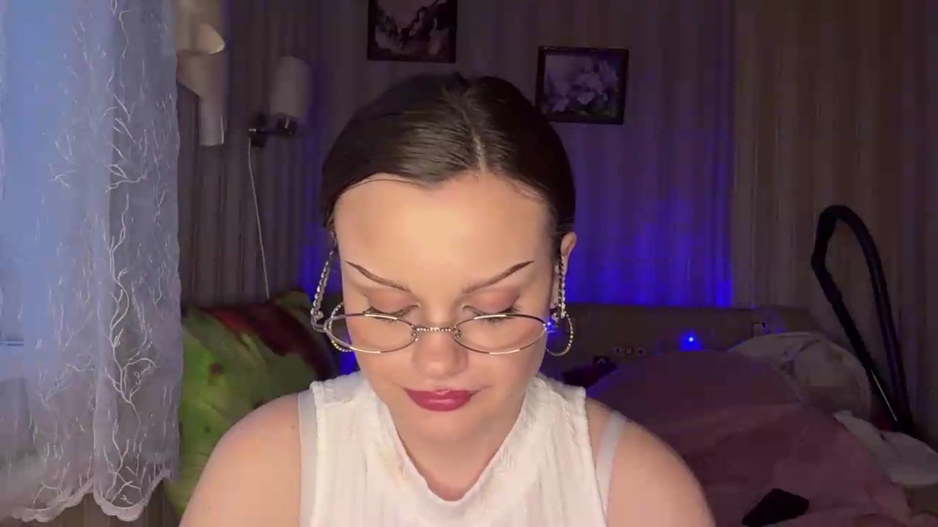 Gallery image thumbnail from Cure_me's myfreecams stream on, 06/12/2026, 17:03 image 18 of 20