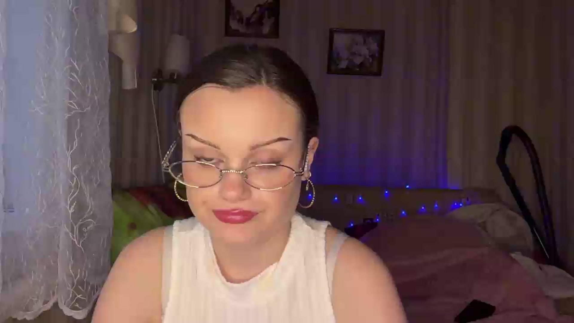 Gallery image thumbnail from Cure_me's myfreecams stream on, 06/12/2026, 17:03 image 14 of 20